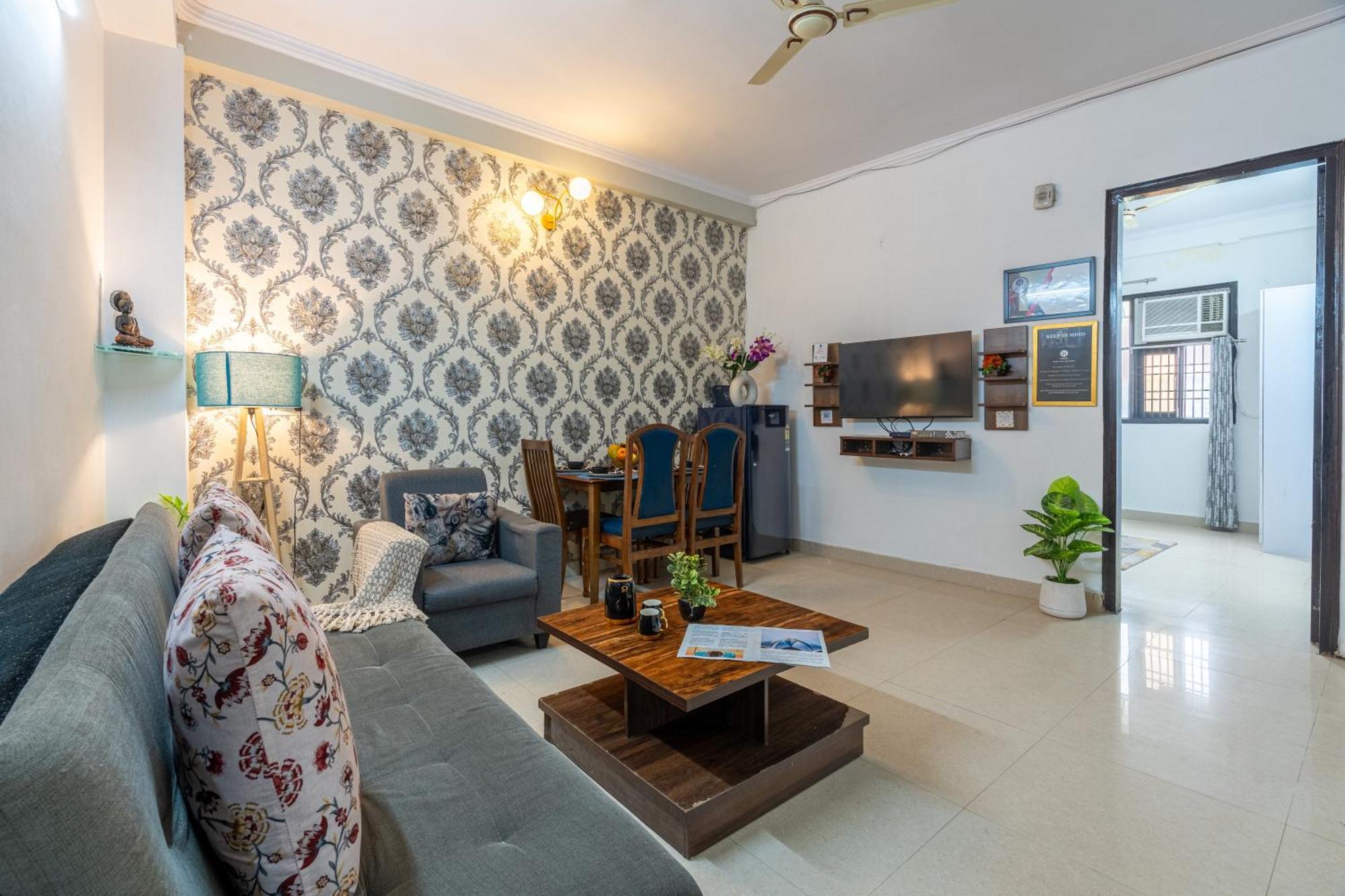 Homlee-vintage 2bhk-fort View-bharat Mandapam-ndls *