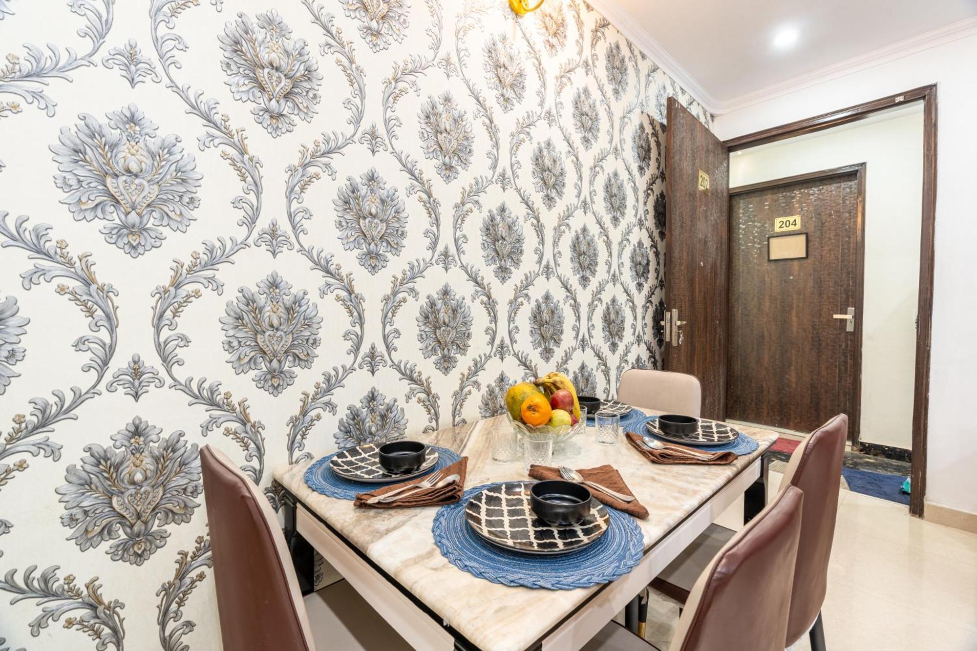 Homlee-vintage 2bhk-fort View-bharat Mandapam-ndls *